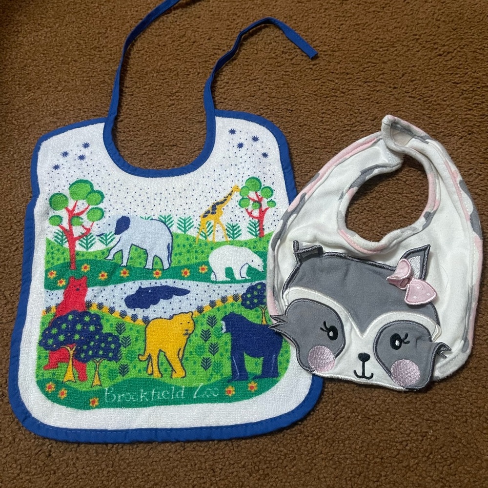 2 animal themed bibs: Brookfield Zoo and Baby Gear